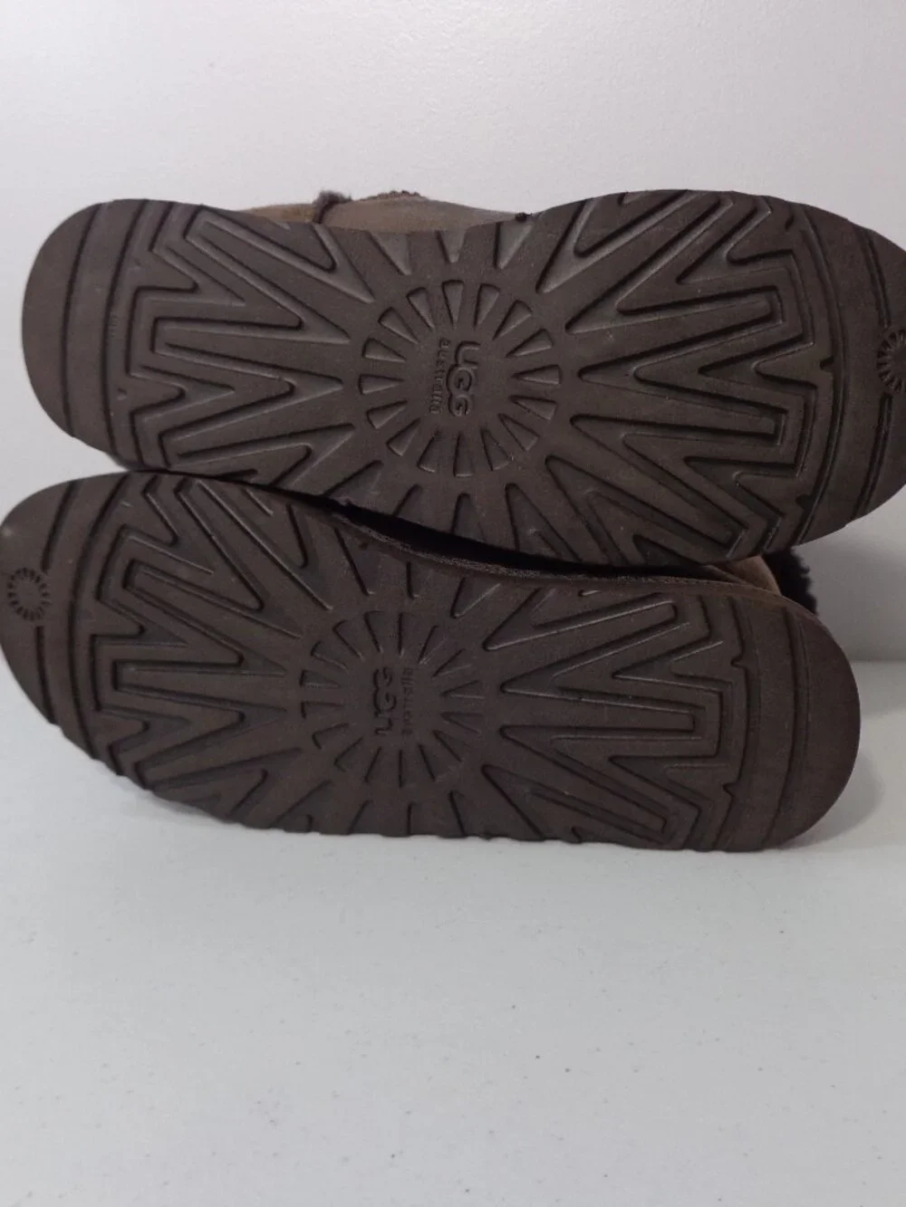 UGG Genuine Leather Chocolate Sheepskin Fold Over Top Bailey Button Boots Sz 9